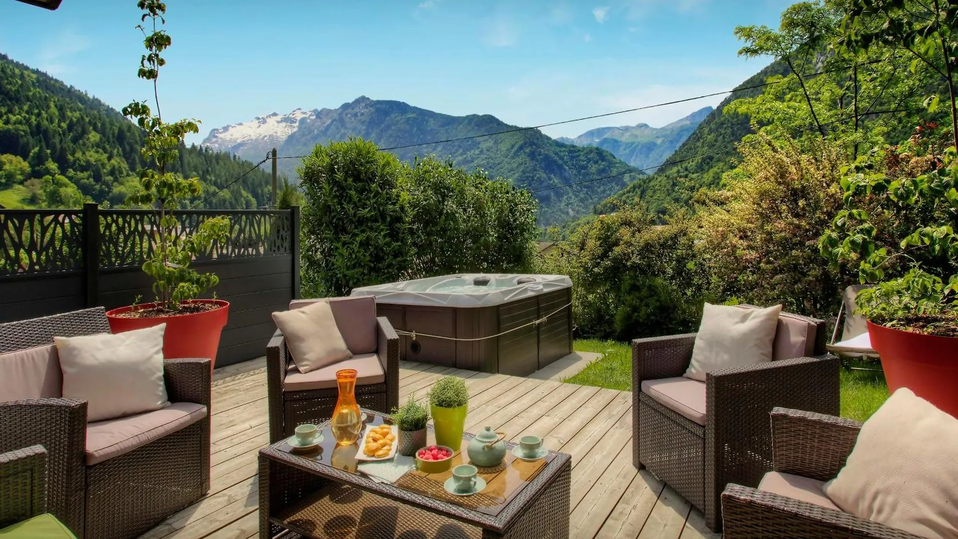 Chalet De Rollon - Ovo Network Thones